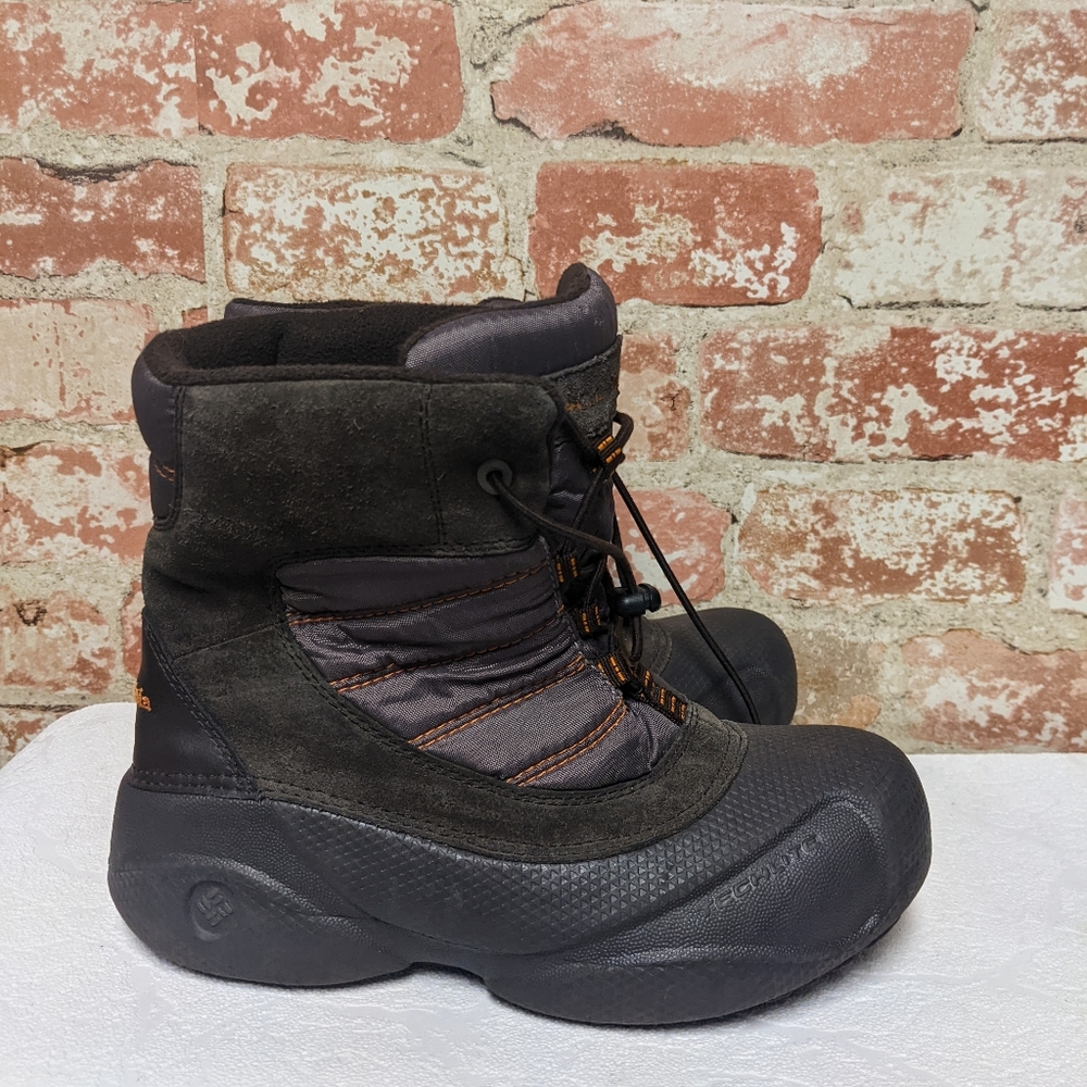 Columbia Kids Boots size 4. Box L
